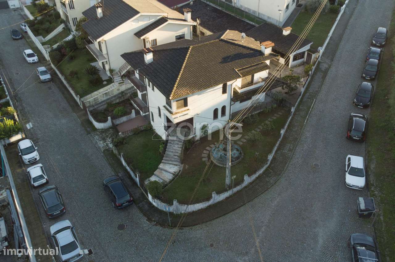 Moradia individual T4 em Semelhe, Braga - Grande imagem: 2/37