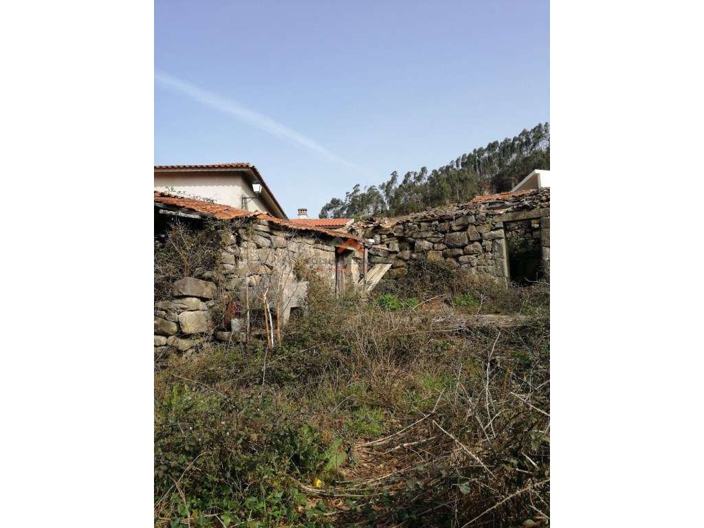 Moradia T4 com Espaço Comercial-9