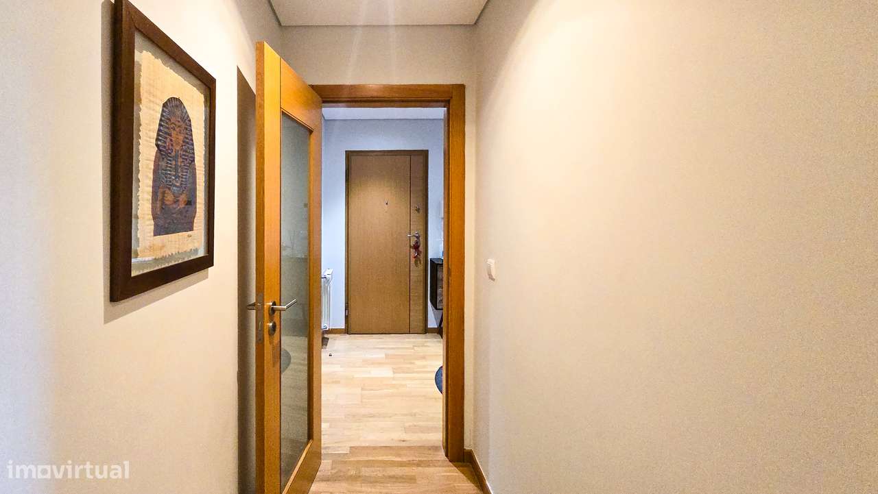 Apartamento T3 com varanda e garagem em Montijo-20