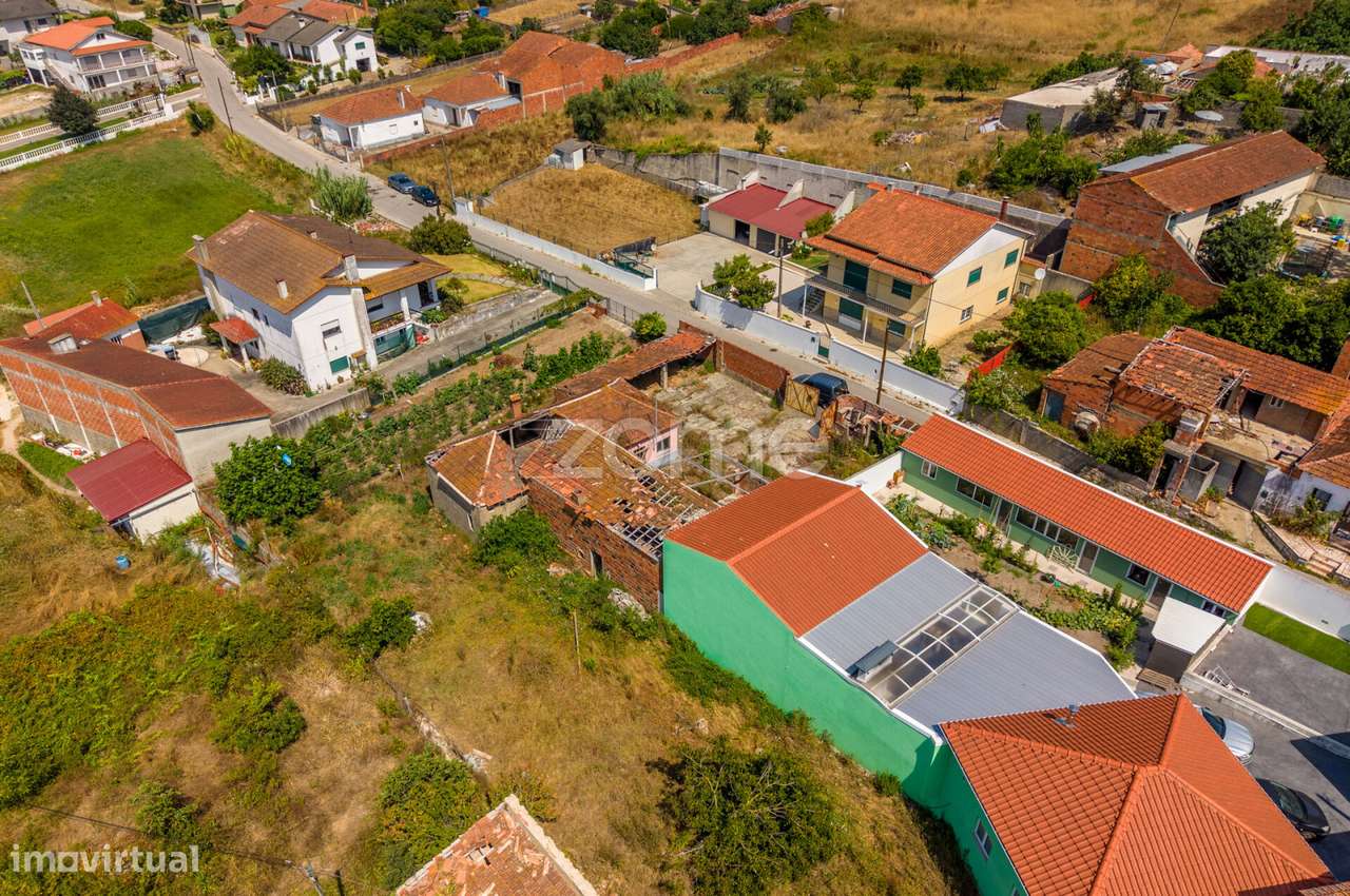 Moradia T2 || Para Reconstrução || Lote com 1.075m2-25