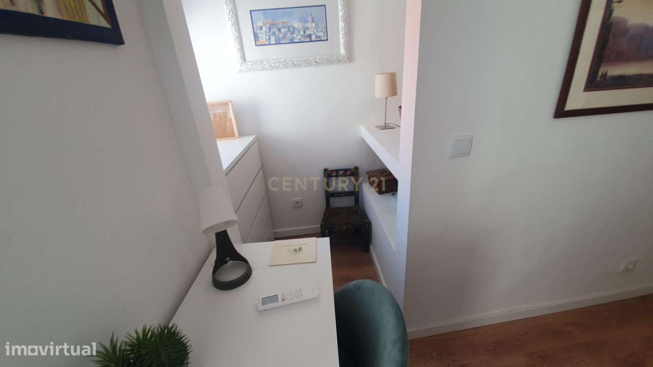 Prédio no Bairro Alto Remodelado com 3 Apartamentos e Loja, um Sonho p-53