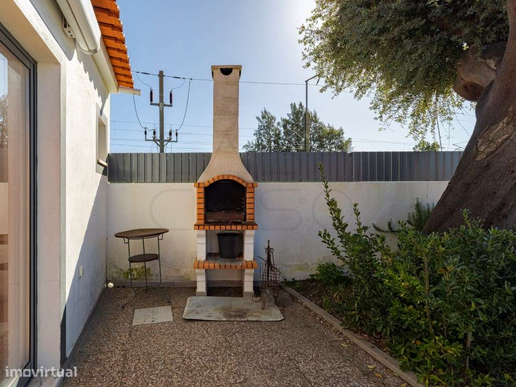 Moradia térrea com logradouro, piscina e estacionamento em Grândola-6