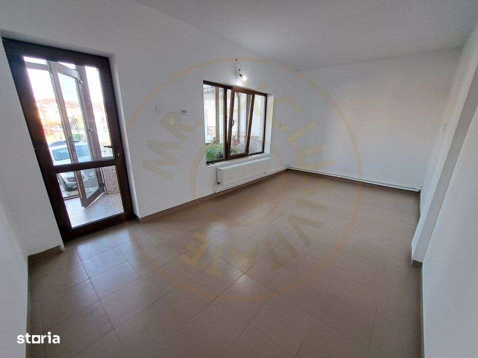 Spatiu Comercial Stradal – Spitalul Mioveni, Bd. Dacia, Racovita - Imagine principală: 4/13