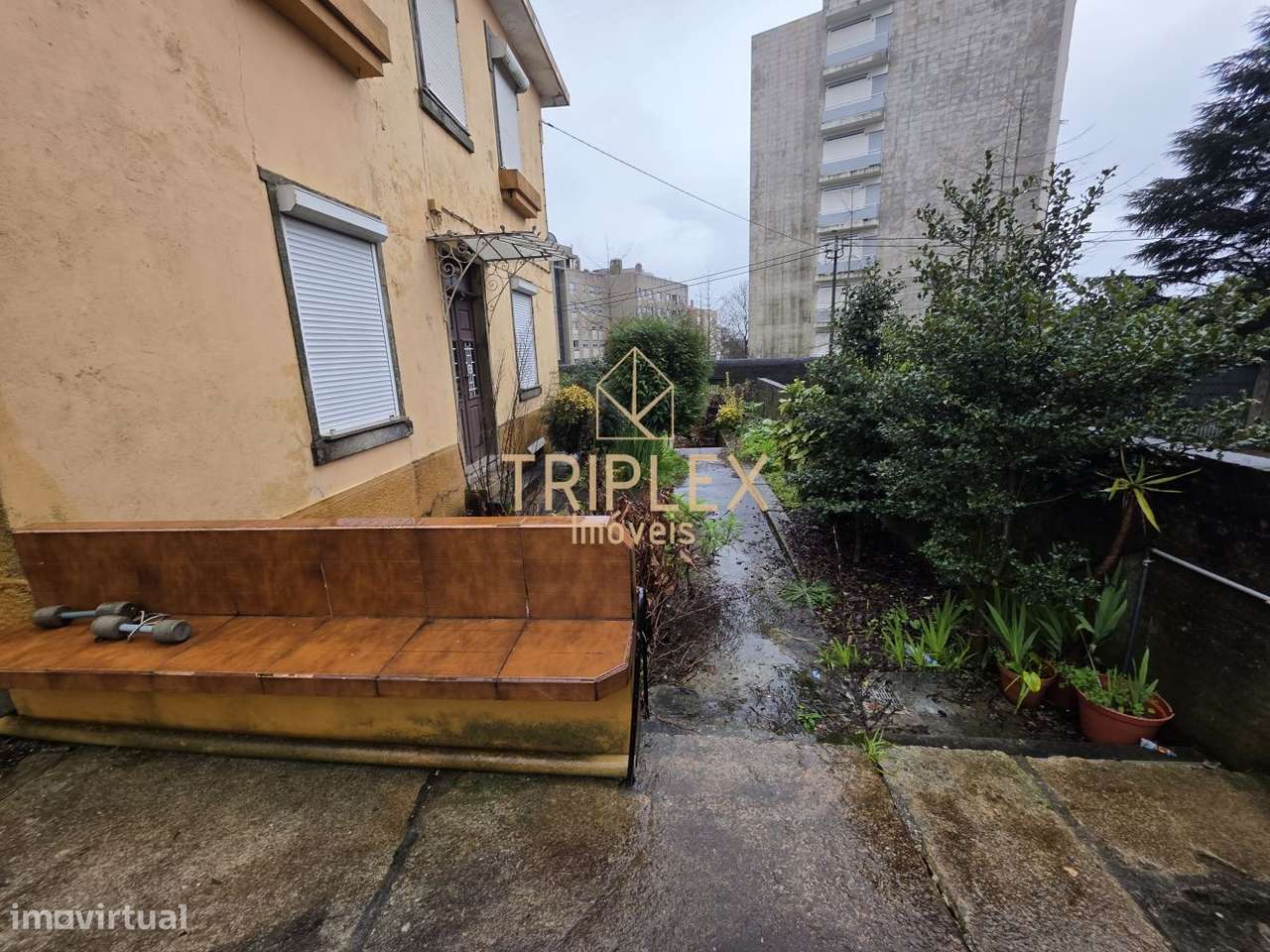 Moradia T6 para recuperar - Avª Afonso Henriques-16