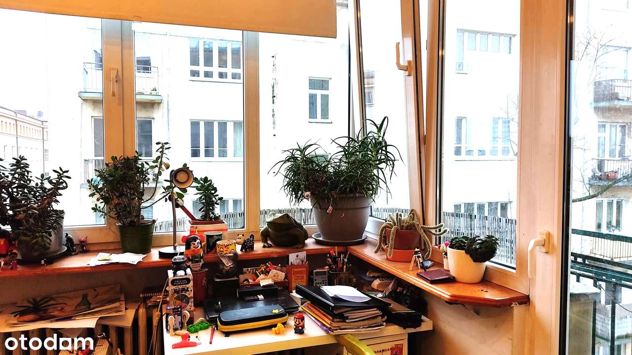 Plac Komuny Paryskiej, kamienica modernistyczna, 2 balkony-5