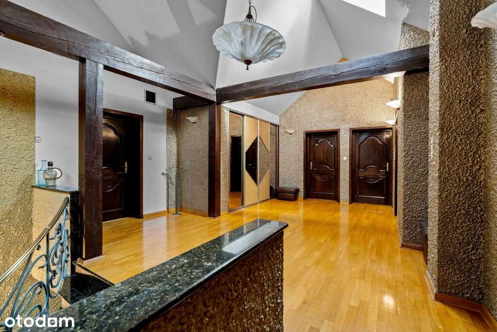 Dom/rezydencja/Dąbrowa Leśna-17