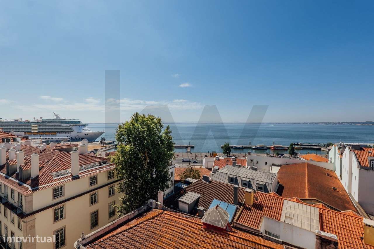 T2+1 com 120 m2 | Vista Panorâmica sobre o Rio Tejo | Ao lado da Sé de-38