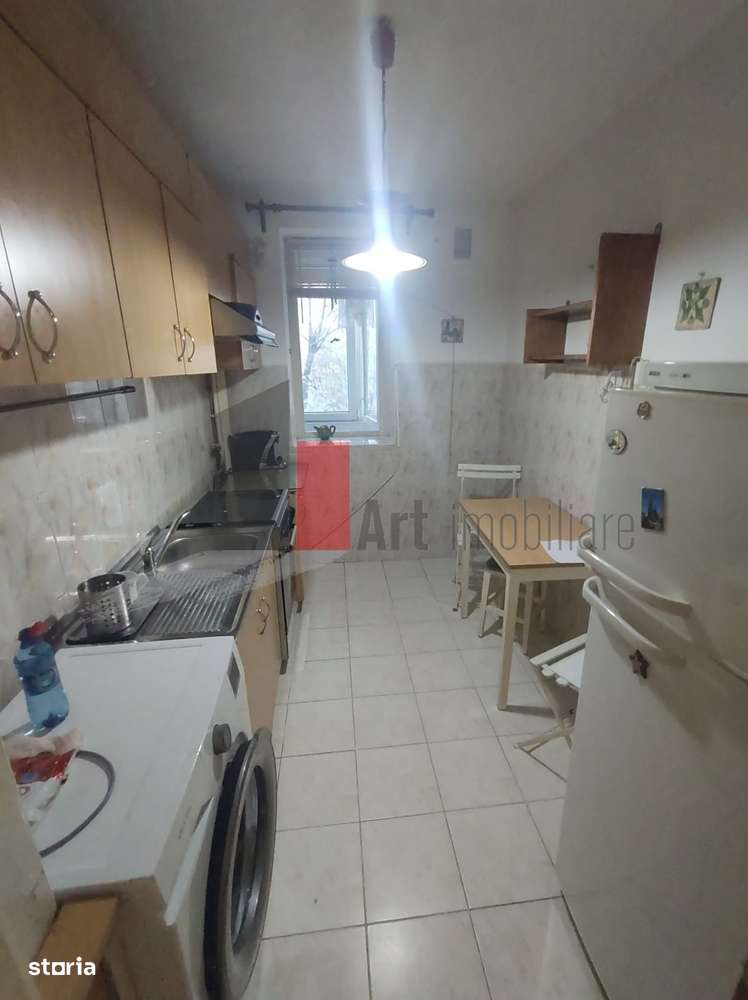 Vanzare apartament 3 camere Bd. Obregia - Pa Straduina