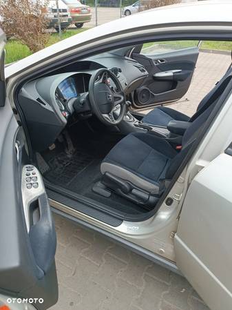 Honda Civic 1.8 Comfort - 11