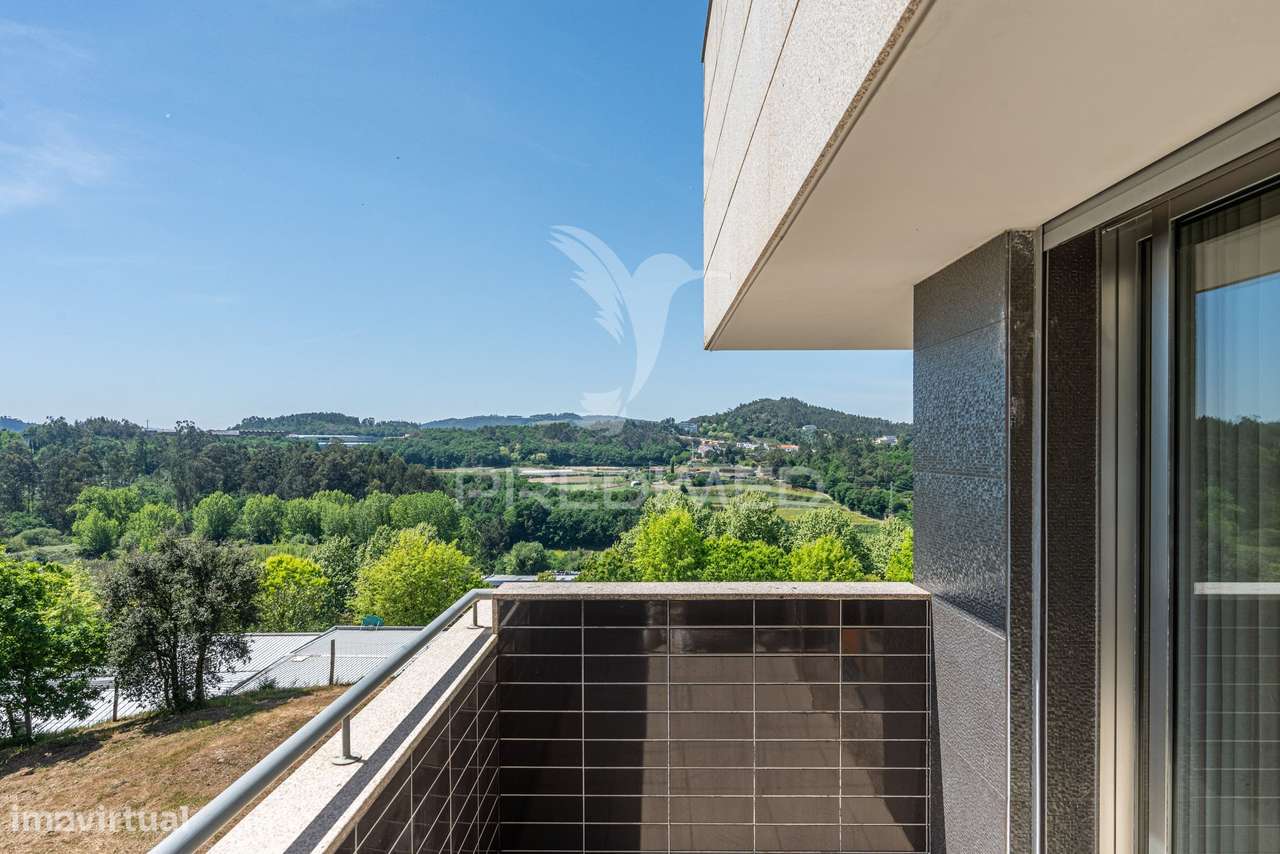 Exclusivo T3 de Prestígio em Urgezes – Luz, Sofisticação e Espaço S...-24