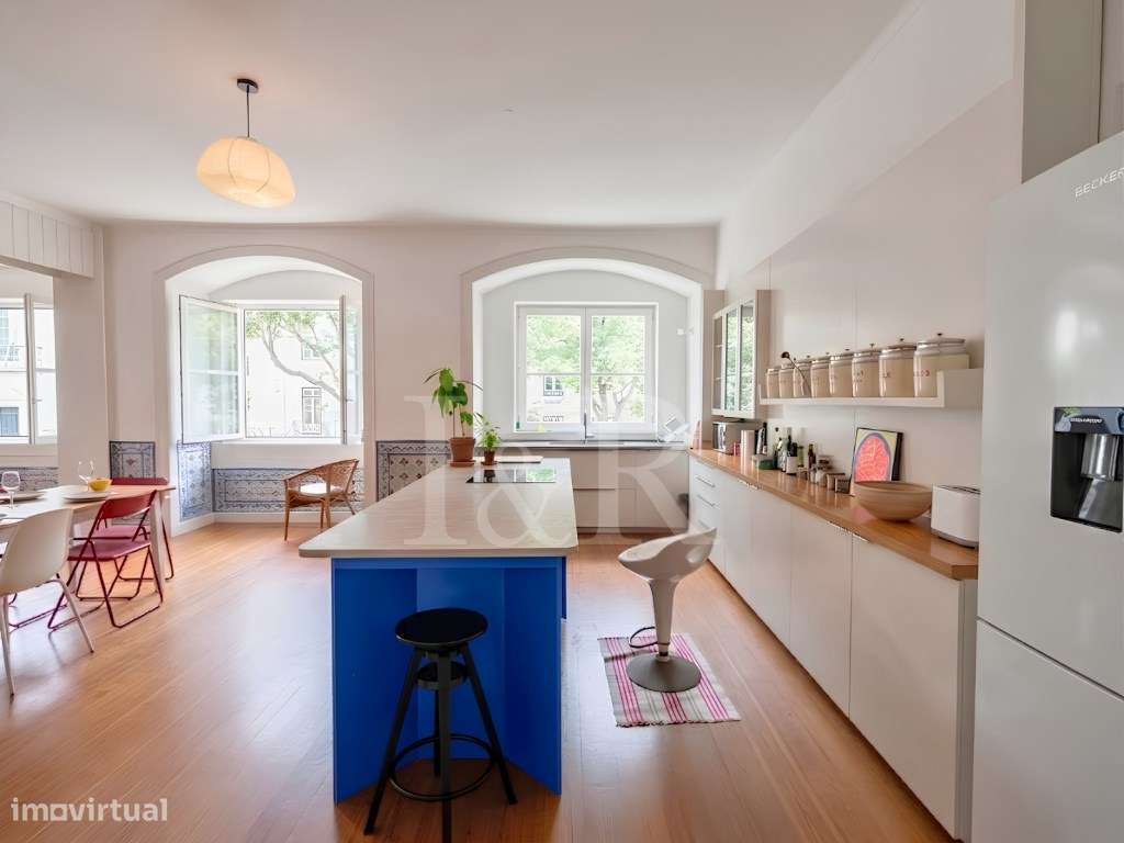 Apartamento T3 renovado no centro histórico de Lisboa-5