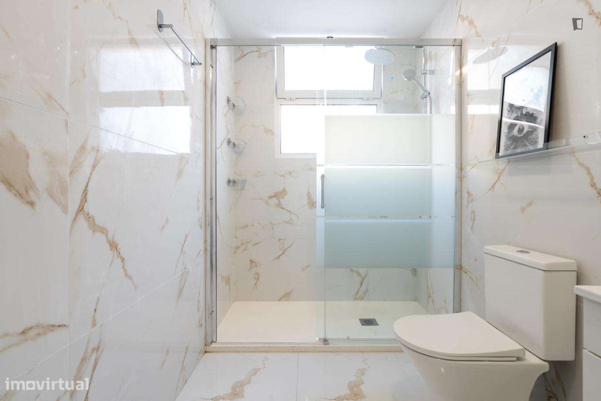 Quarto - localizado em Marquês de Pombal Lisbon - Grande imagem: 3/33