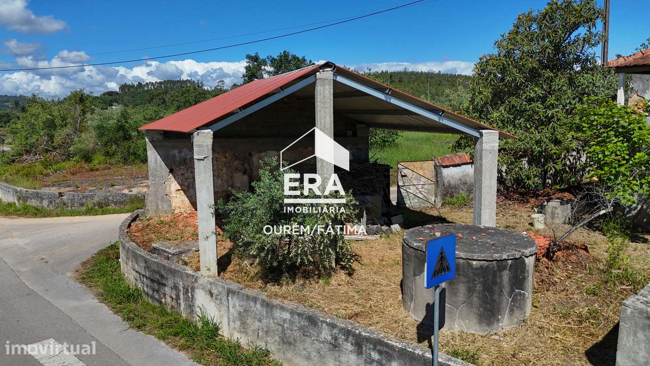 Moradia T2 com quintal localizada no Olival-21