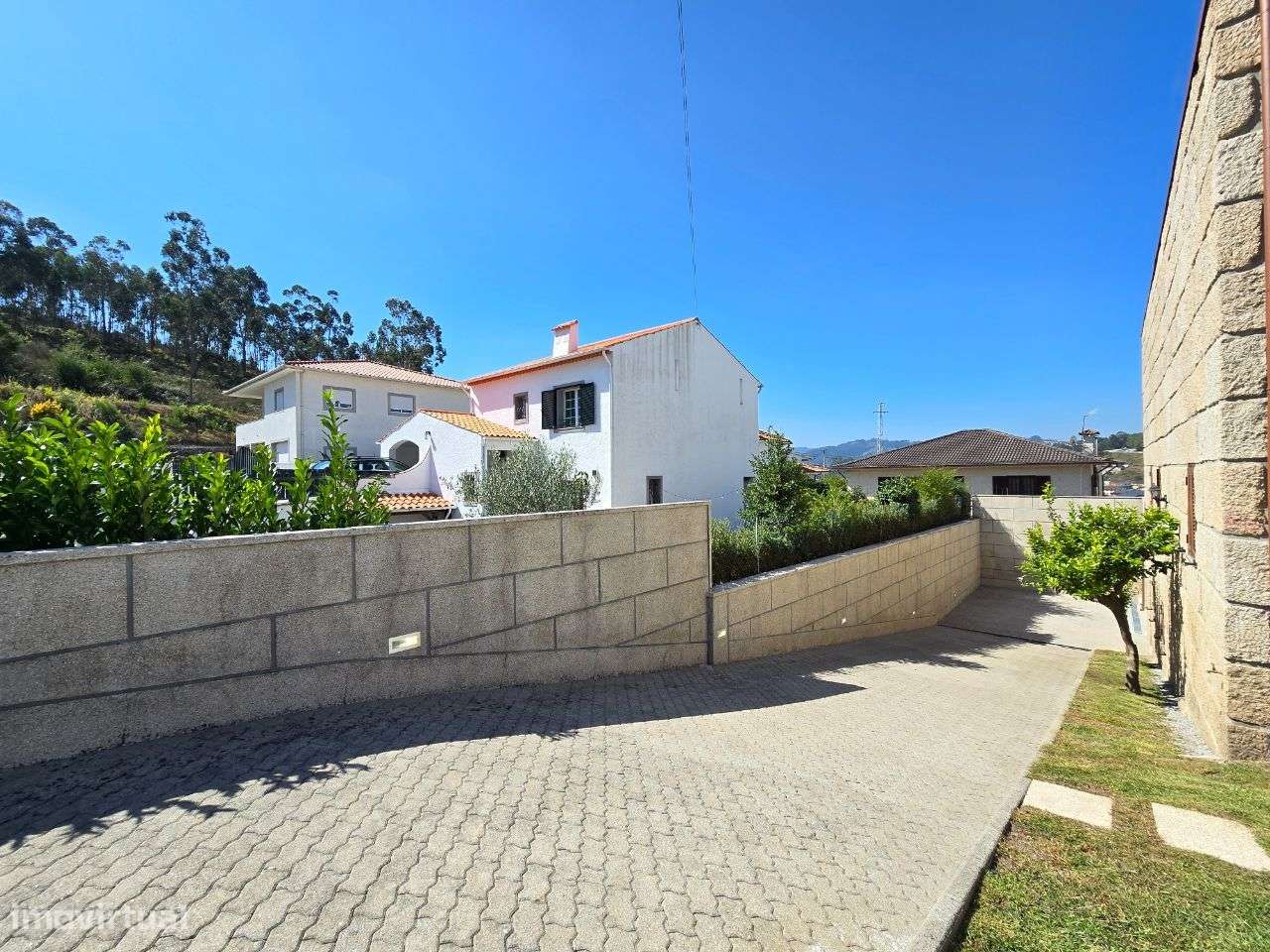 Moradia contemporânea individual no centro de Fafe - Grande imagem: 5/20