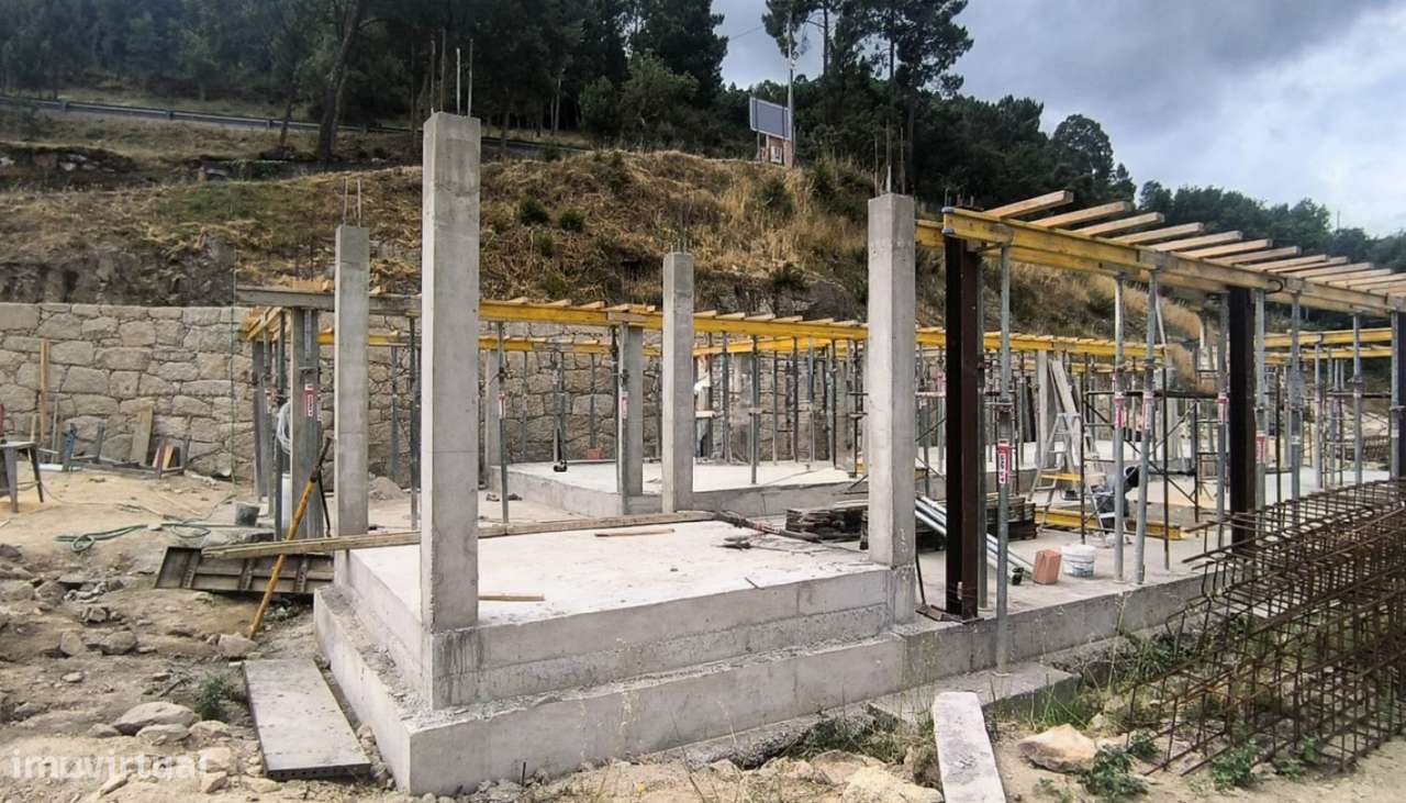 Venda de Moradia V4 em construção, em frente ao rio, Oliveira do Dou-19