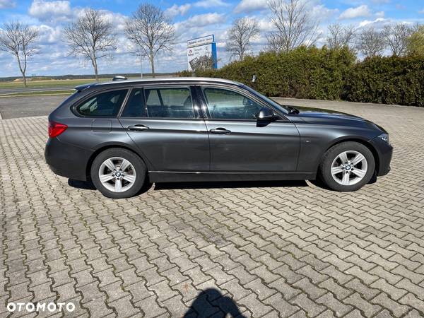 BMW Seria 3 318d Touring Sport Line - 11