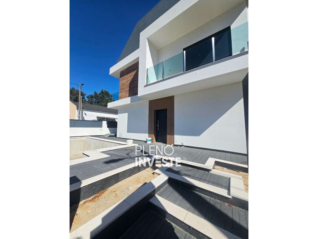 Moradia V3 com piscina Nova construção em Pinhal de Frades-17