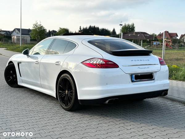 Porsche Panamera 4S - 11