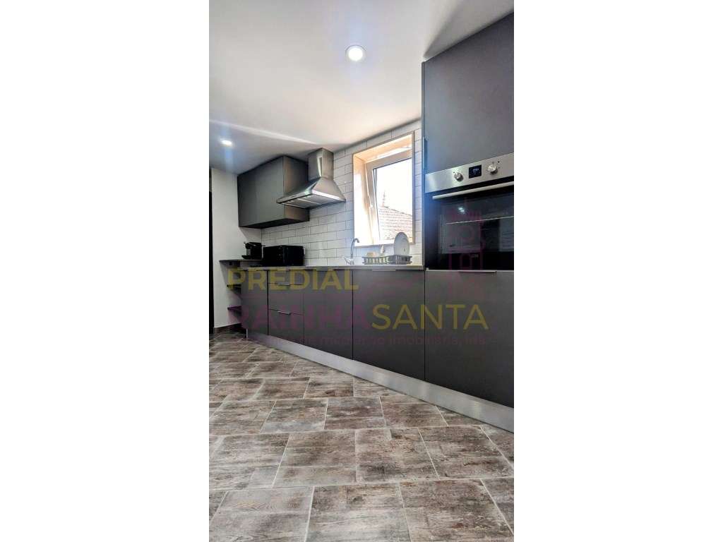 Prédio c/ três apartamentos T4 e lavandaria - Coimbra-4