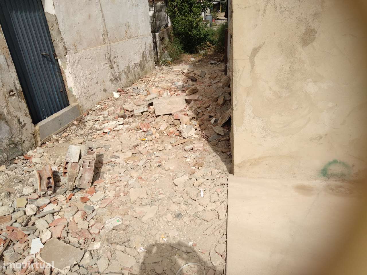 Moradia  T3 Térrea com Logrador em Santo António da Charneca-3