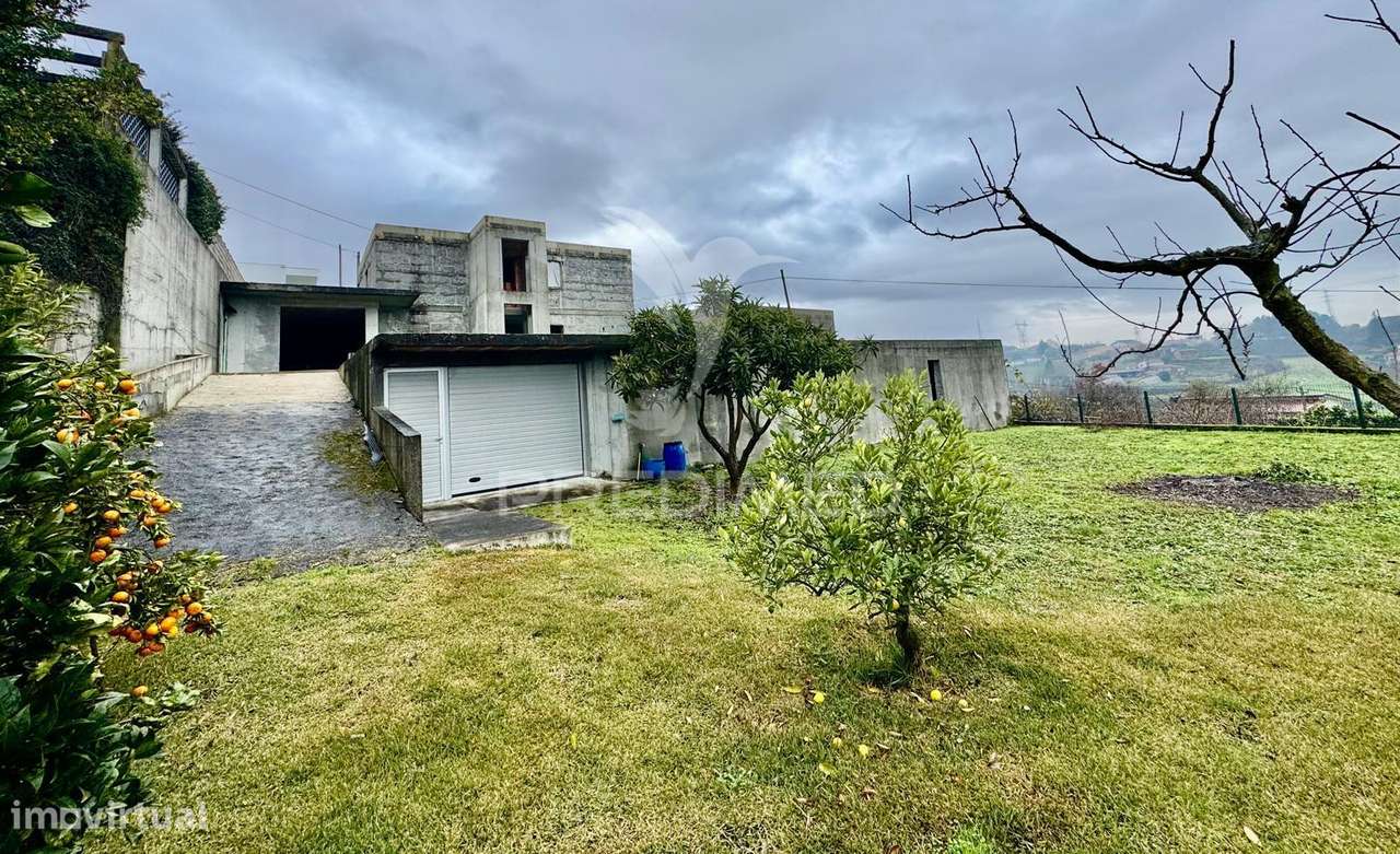 Moradia T4 Nova com "Piscina" em Serzedelo, Guimarães - Grande imagem: 4/26