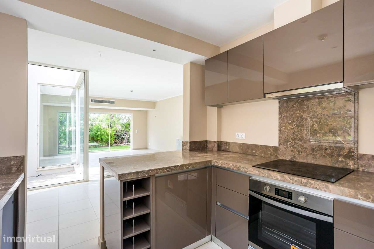 Moradia de Luxo em Condomínio Exclusivo com Piscinas no Carvoeiro-18