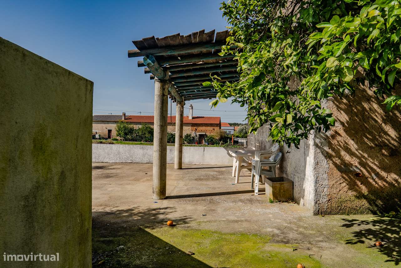 CASA COM QUINTAL | PARA VENDA | FALCOEIRAS-30