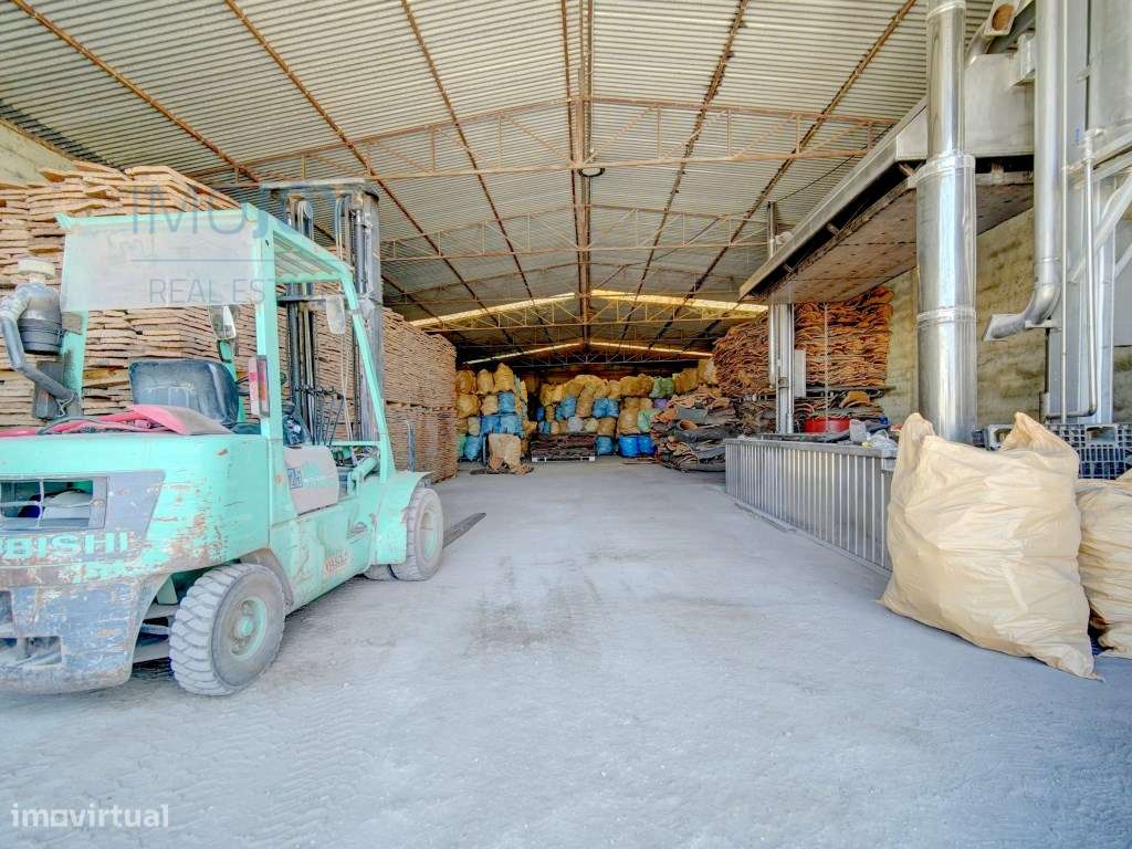 Armazém de 500m² e Moradia de Luxo T7 com 869m² de Área de Construç... - Grande imagem: 3/60