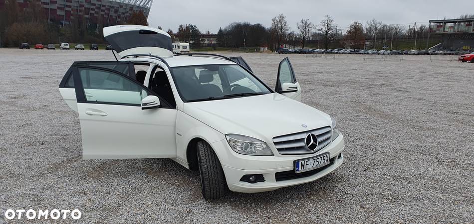 Mercedes-Benz Klasa C 180 T CGI Automatik BlueEFFICIENCY Avantgarde - 17