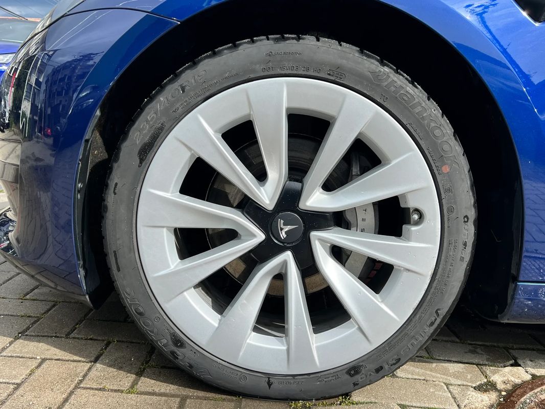 Tesla Model 3 Langstreckenbatterie Allradantrieb Dual Motor - 39