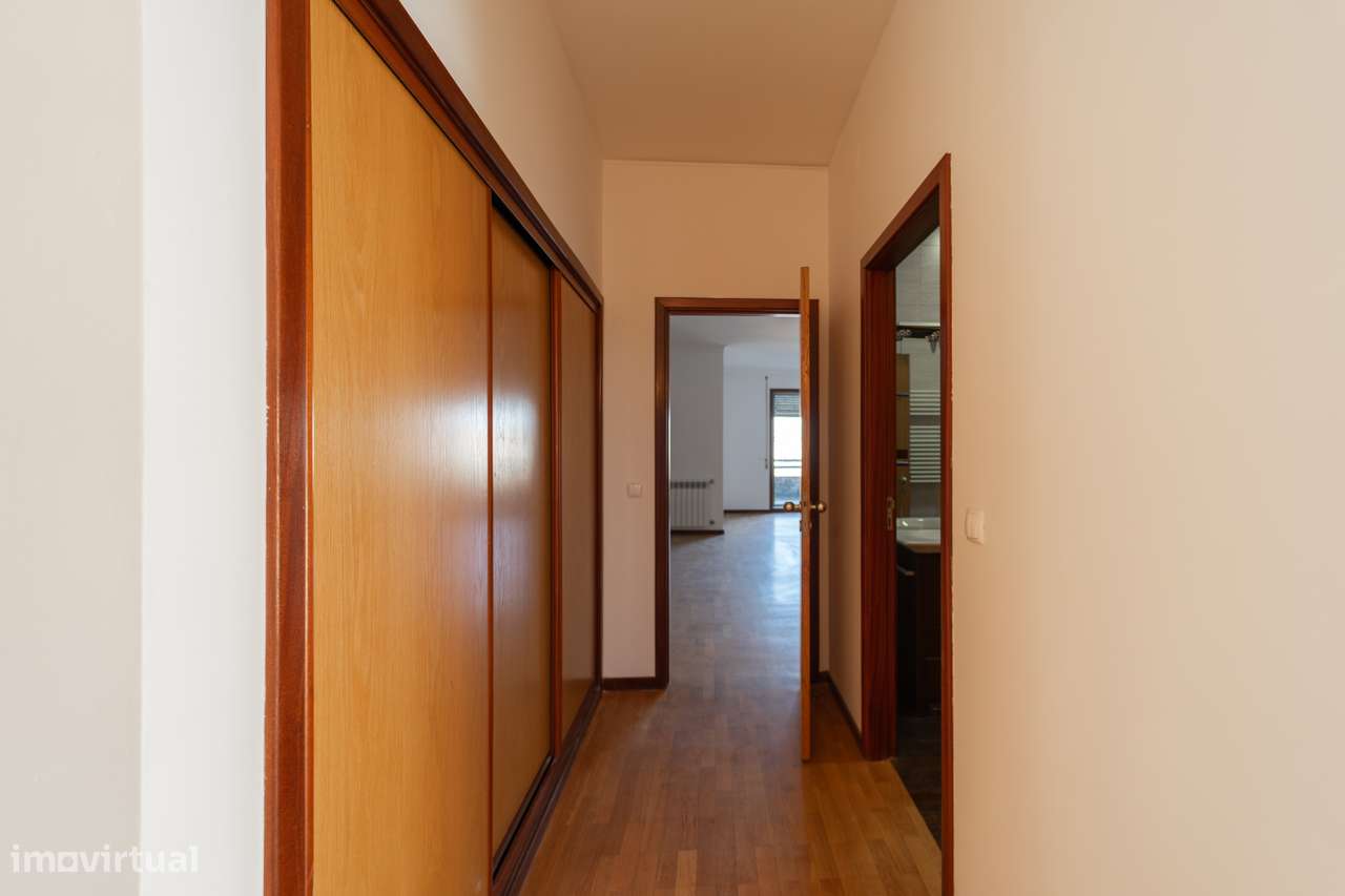 T5 Penthouse na Av Fernão Magalhães - Centro do Porto com Terraço-22
