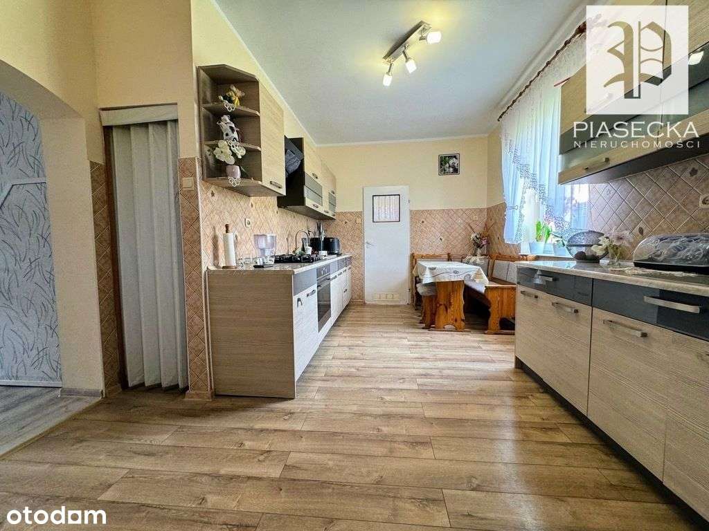 Dom z dużą działką, fotowoltaiką i pompą ciepła-9