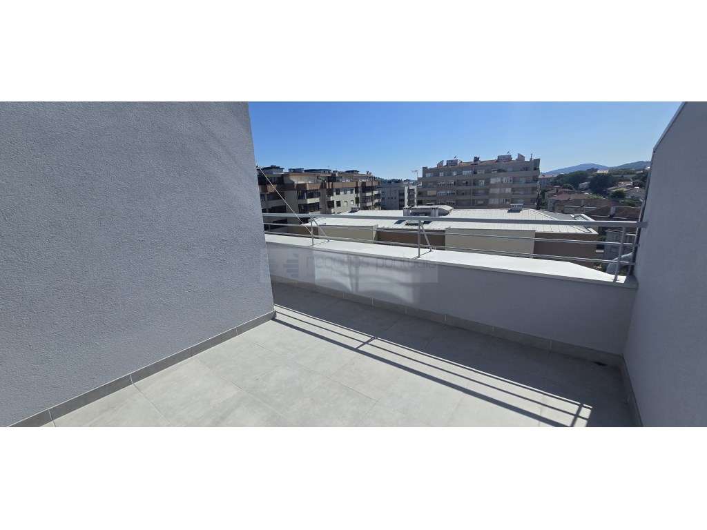 Excelente apartamento T5 Duplex-15