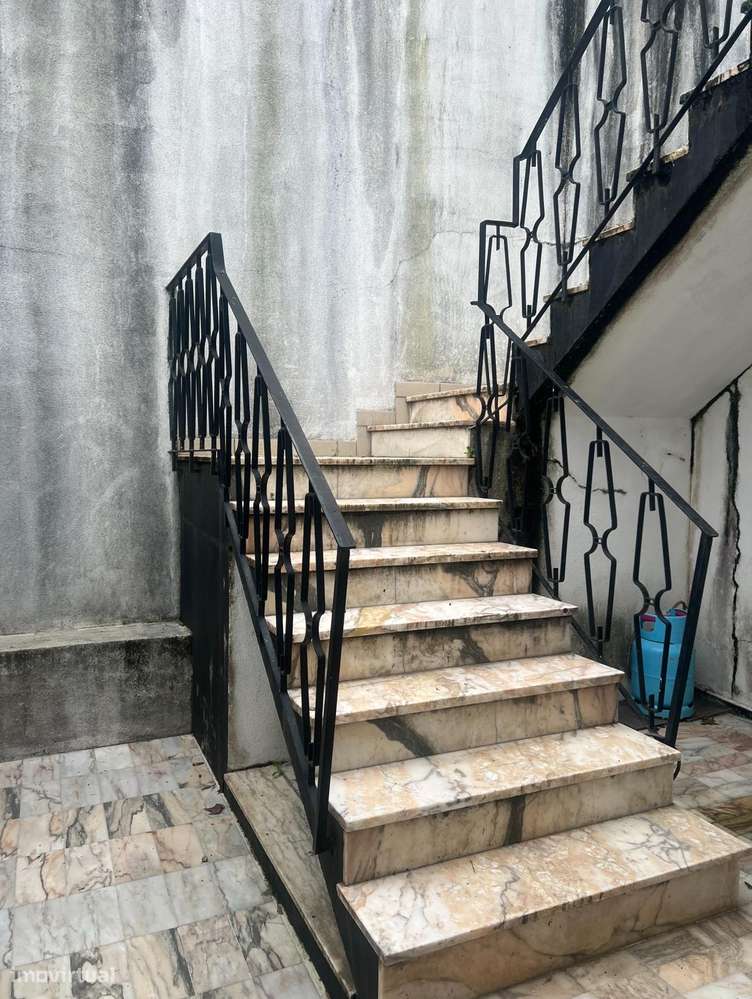 Moradia T4 com 3 LOJAS AREENDADAS E GRANDES TERRAÇOS - Peso da Régua-27