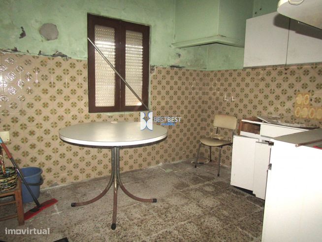 DUAS MORADIAS PARA RESTAURO,MAIS  TERRENO ( 3 ART.MATRICIAIS ),JUNTO C-16