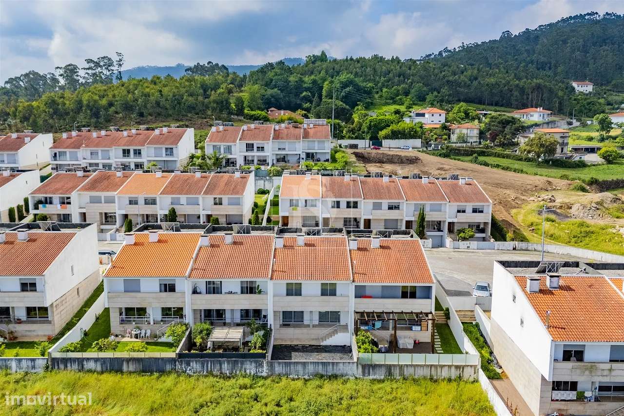Moradia T4 com 2 Suites em Gamil – Barcelos-42