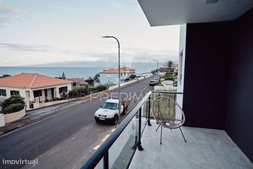 Prédio Moderno com 4 Apartamentos T1 Equipados – Centro da Vila das... - Grande imagem: 4/28