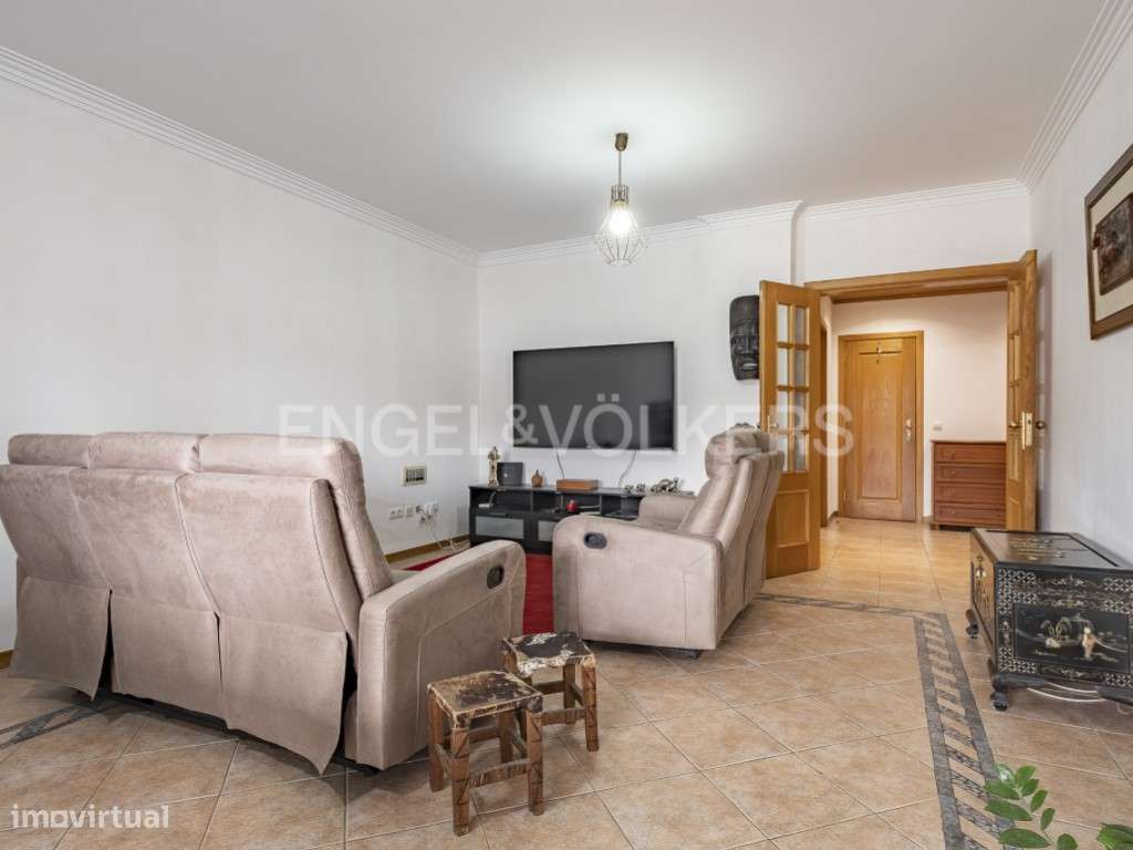 T3 com suite, estacionamento e arrecadação no centro do Barreiro - Grande imagem: 5/30