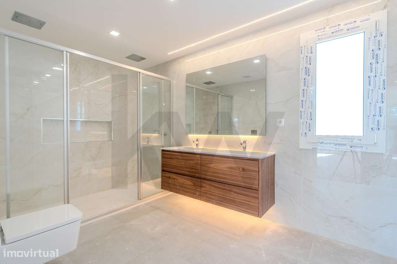 Moradia T4 (+1) em Condomínio Fechado em Cascais com jardim e piscina-25