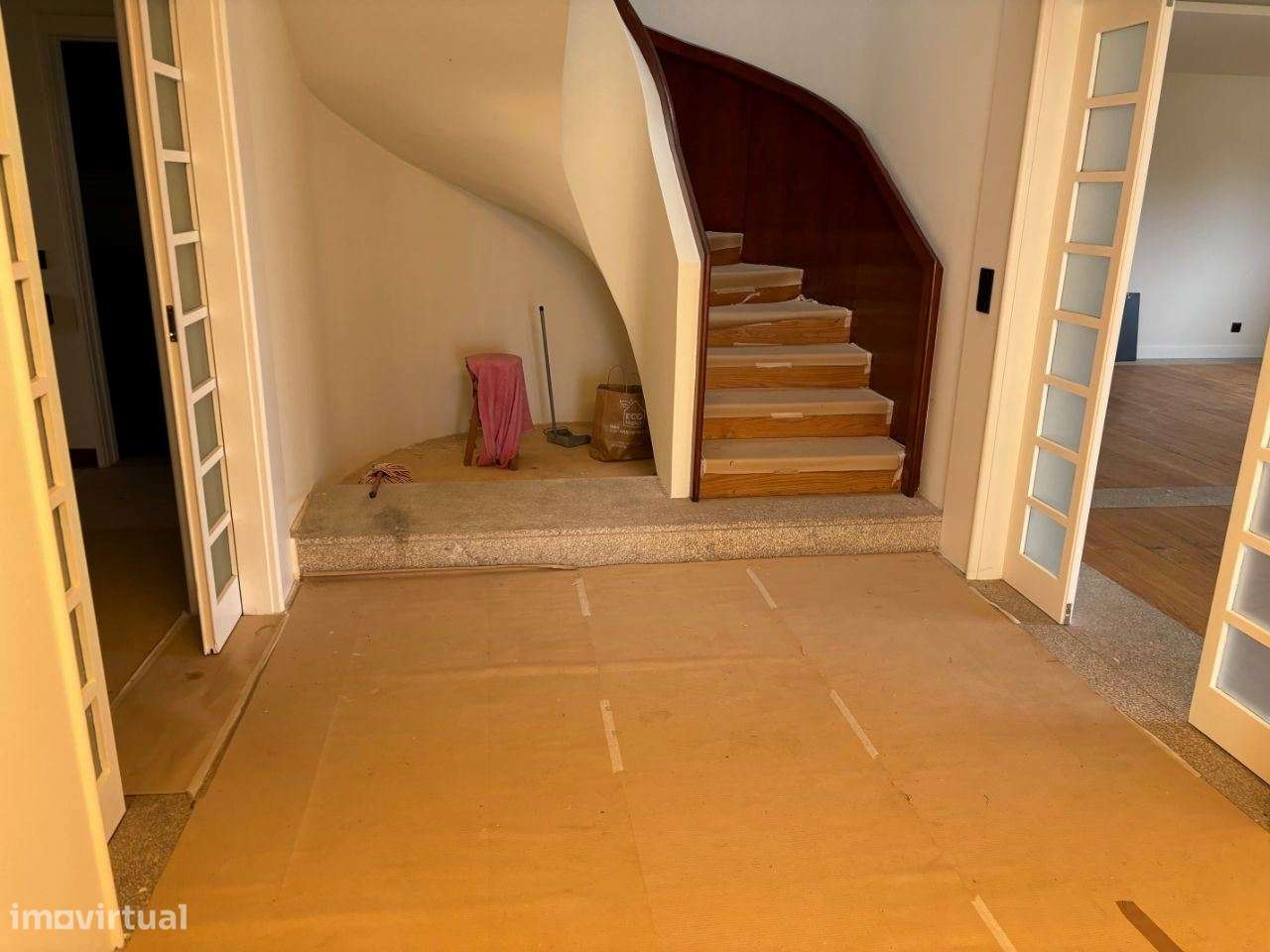 Magnífica Moradia 4 frentes/2 suites/garagem 4 carros/a 350m da praia-7