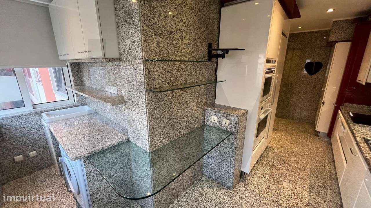 T2 de 124m2 , com lugar de garagem em Benfica - Grande imagem: 3/30