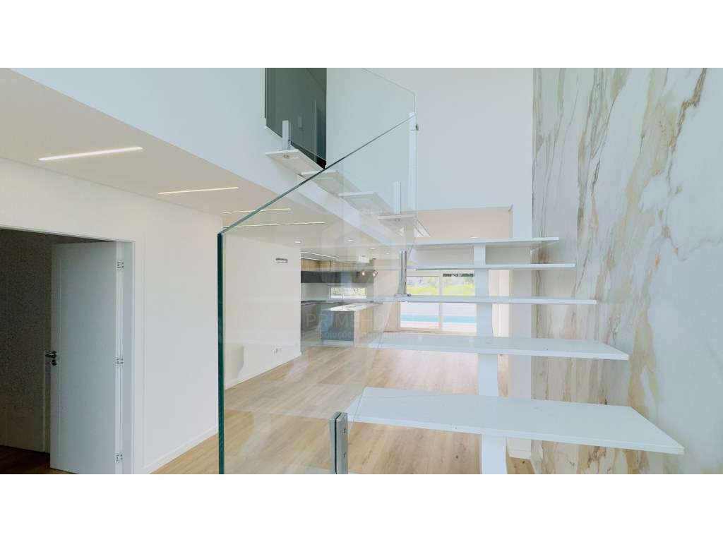 Moradia T4 com piscina - Quintinhas-38