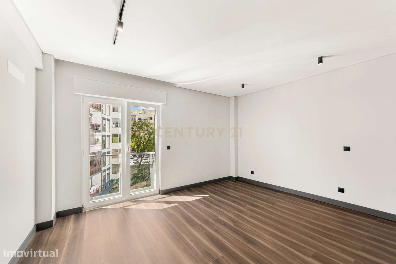 Espaçoso Apartamento T3 Totalmente Renovado em prédio com elevador no-24