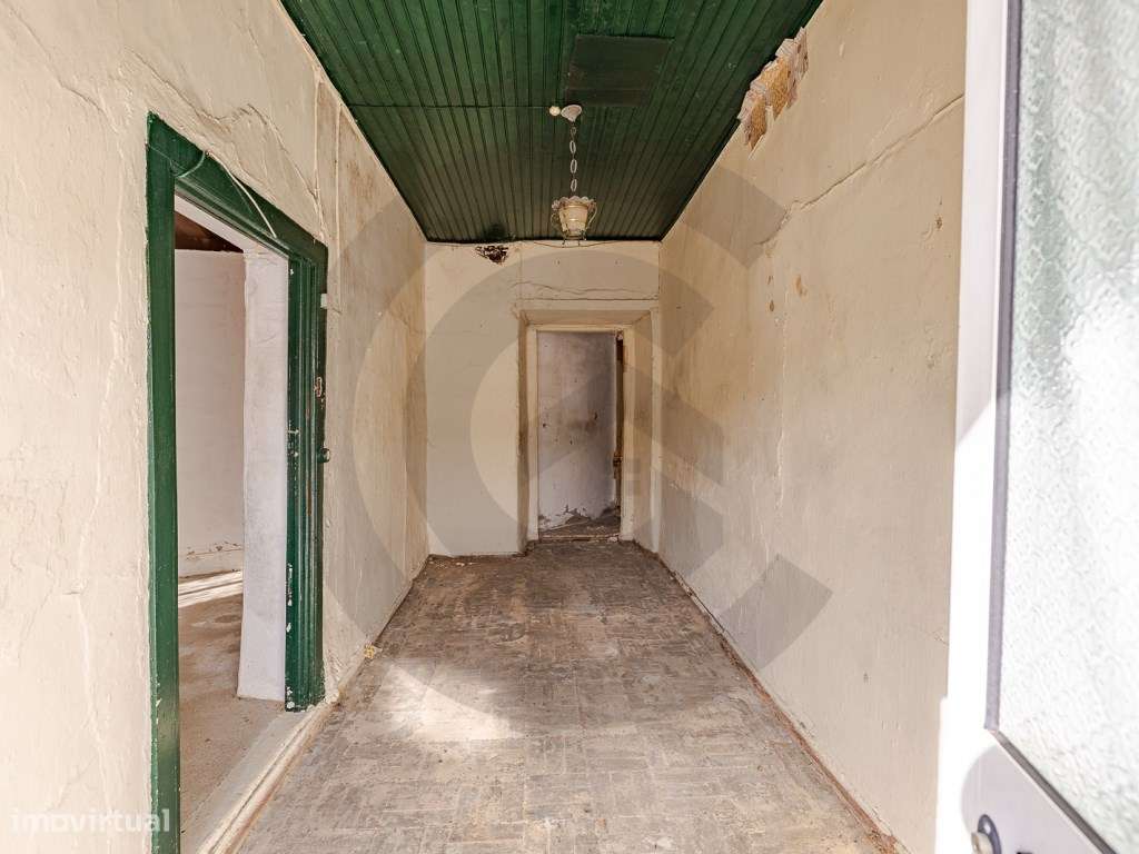 Moradia para recuperar na Povoa de Santarém - Grande imagem: 4/9