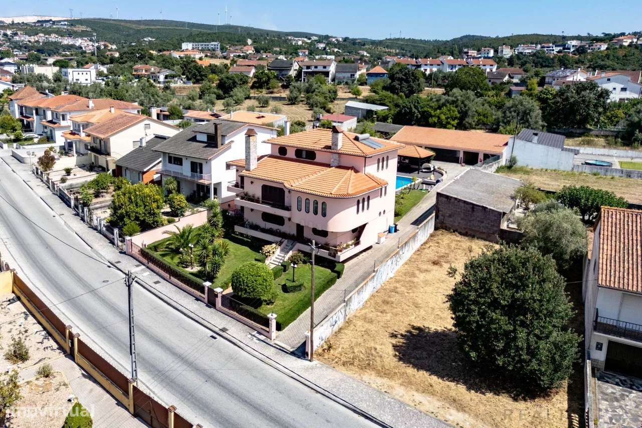 Moradia T6 de Luxo com Piscina no Centro de Pombal - Grande imagem: 3/43