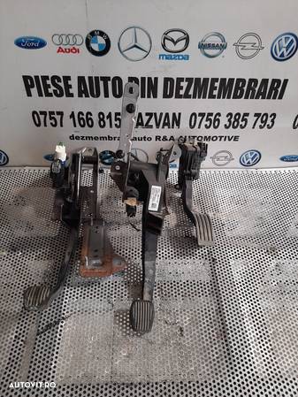 Pod Pedalier Pedala Frana Acceleratie Ambreiaj Ford Focus 2 Facelift Volan Stanga 1.6 Tdci 90 Cai Euro 5 Motor GPDA Dezmembrez Ford Focus 2 Facelift 1.6 Tdci Euro 5 Motor GPDA An 2008-2011 Volan Stanga - 2