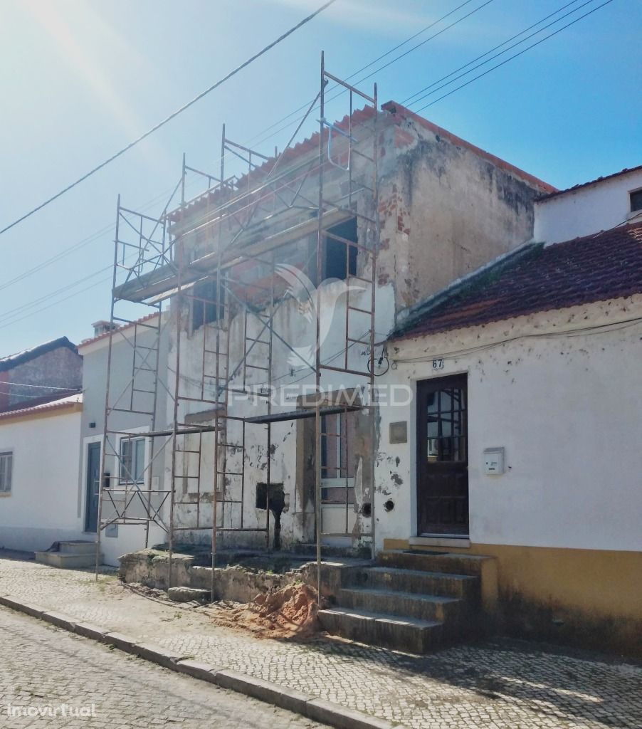 Ruina (terreno Urbano)para reconstrucao - 35.000 Euros