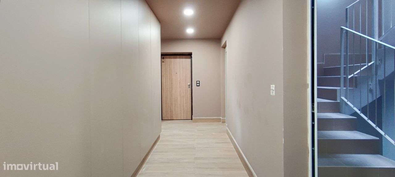 T2 c/ Arrumo de 94m² + Garagem | Última Fração | Potencial Bi-Familiar-13