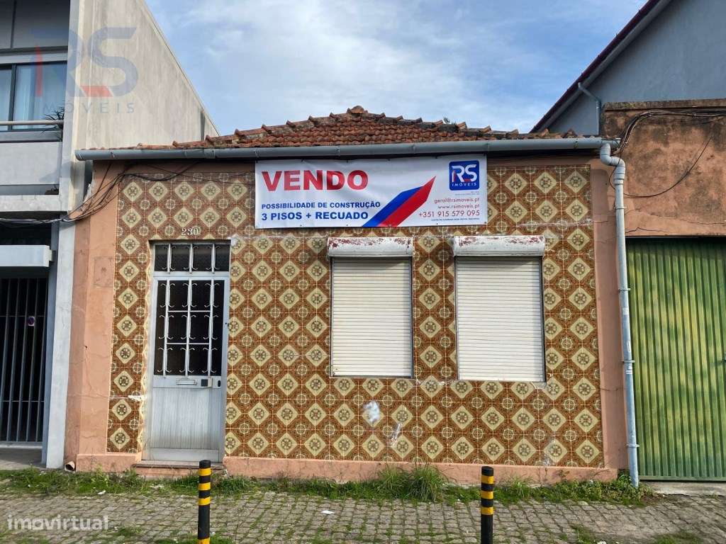 Moradia para recuperar ou demolir - Grande imagem: 2/17