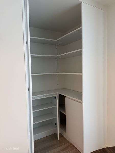 Arrendo T1 novo, mobilado, c/garagem - Porto - Grande imagem: 5/12
